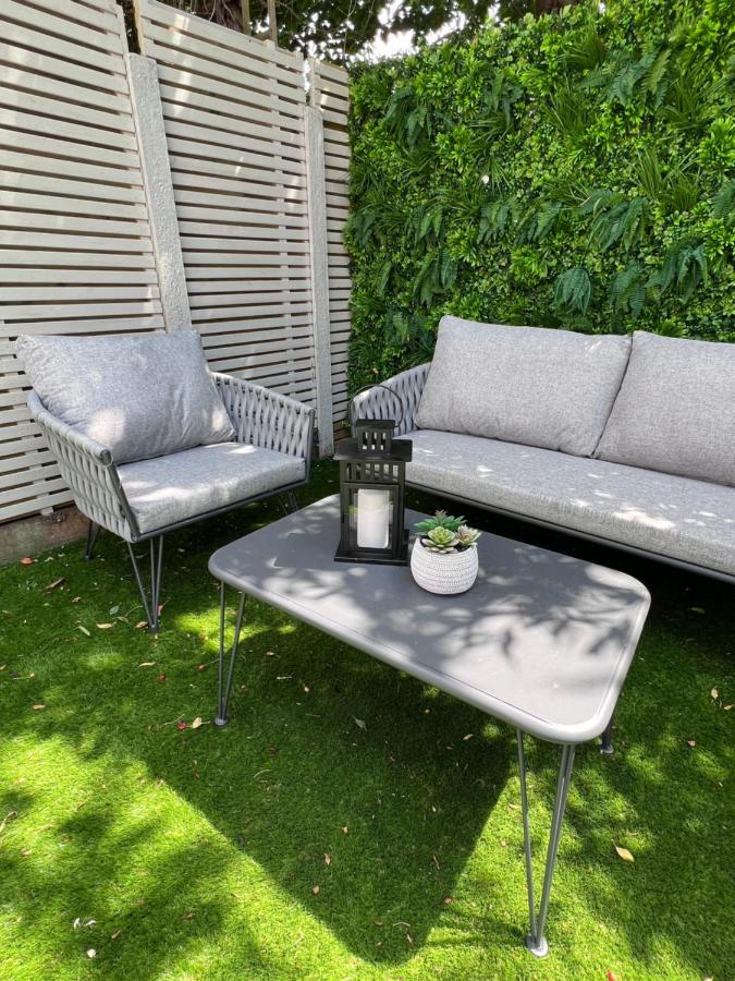 Beautiful 5-bedroom Private House In Quiet Street 2 Minutes From Station Vakantiehuis Londen