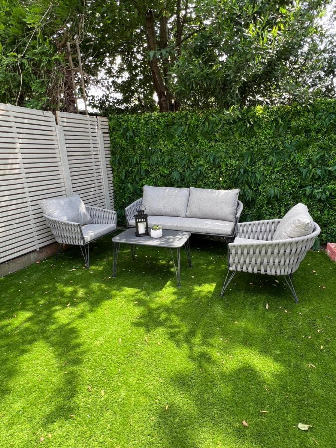 Vakantiehuis Beautiful 5-bedroom Private House In Quiet Street 2 Minutes From Station *